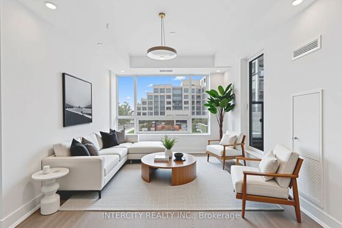 250-2075 King Rd, King City, ON, L7B1K2 | Card Image