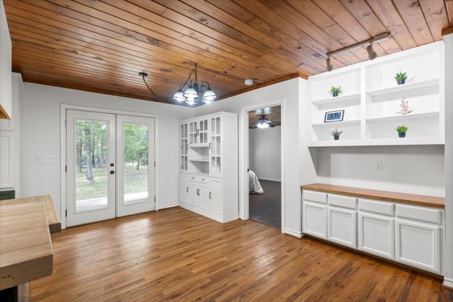 Counter and cabinets | Image 35
