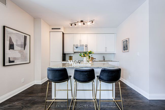 416 - 1 Bedford Rd, Condo with 2 bedrooms, 2 bathrooms and null parking in Toronto ON | Image 6