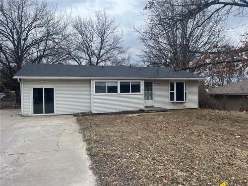 5 Se 240th Rd, Warrensburg, MO, 64093-7841 | Card Image
