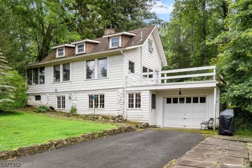 60 Gillette Rd, Gillette, NJ, 07933-1302 | Card Image