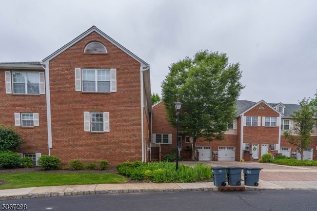 32 Berkeley Sq, Townhouse with 3 bedrooms, 2 bathrooms and null parking in Berkeley Heights NJ | Image 23