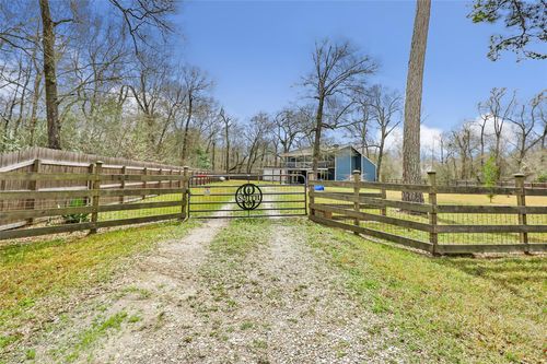 142 County Road 450, Dayton, TX, 77535-4811 | Card Image