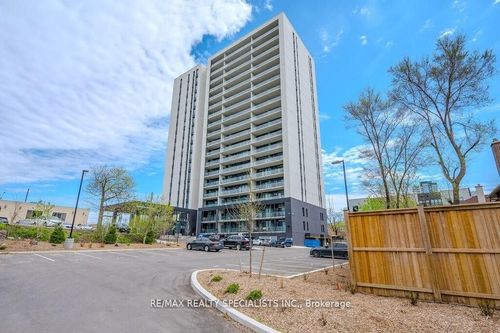 805-741 King St W, Kitchener, ON, N2G0E9 | Card Image