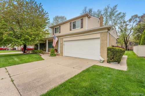 13876 Greentrees St, Riverview, MI, 48193-7832 | Card Image