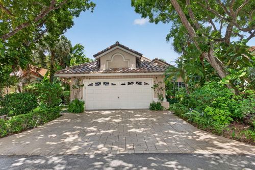 526 Misty Oaks Dr, Pompano Beach, FL, 33069-5500 | Card Image