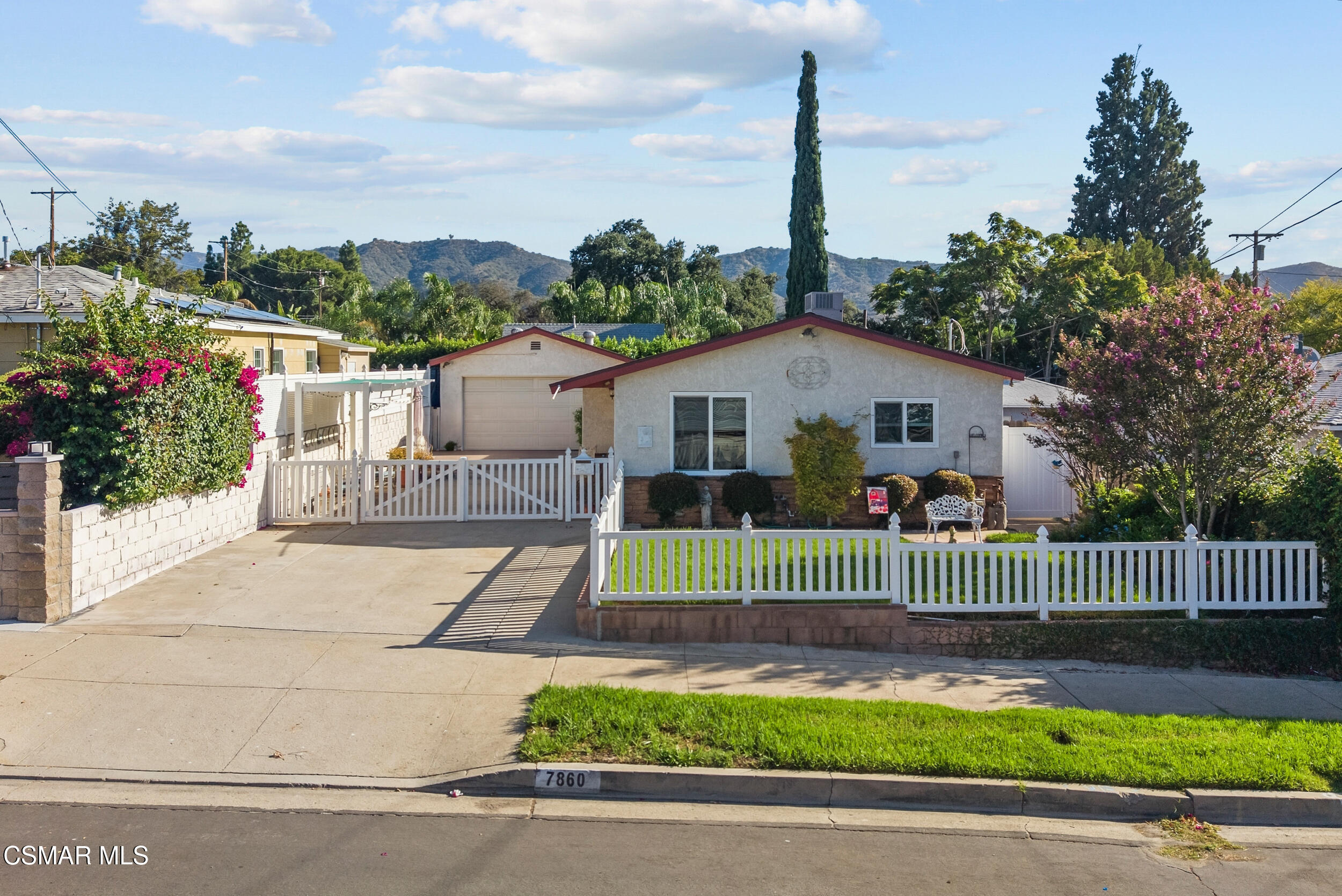 Residential in Sunland 4