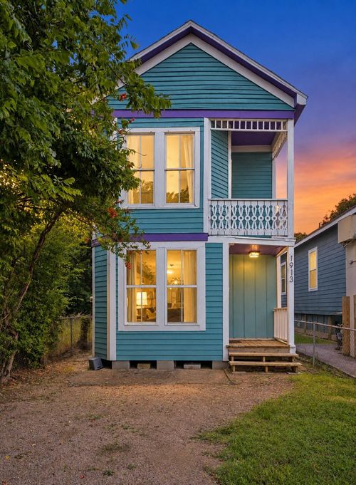 1913 Avenue N, Galveston, TX, 77550-4745 | Card Image