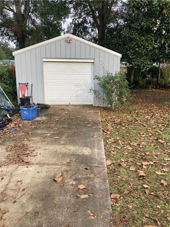 View of garage | Image 15