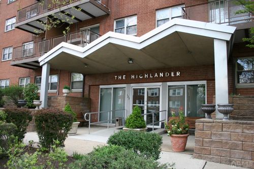 2c-123 S Adelaide Ave, Highland Park, NJ, 08904-1616 | Card Image
