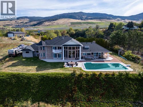 1135 Graf Rd, Kelowna, BC, V1P1B8 | Card Image