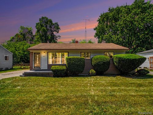 6075 Detroit St, Mount Morris, MI, 48458-2751 | Card Image