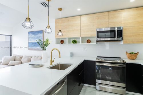 122-12-21204 Harbor Way, Aventura, FL, 33180-3590 | Card Image