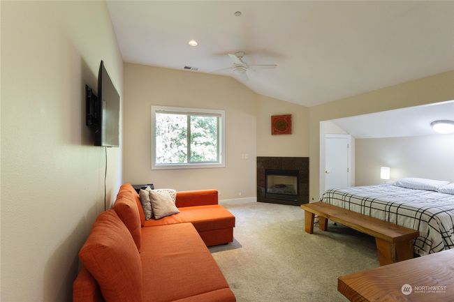 402 - 360 Knechtel Way Ne, Condo with 0 bedrooms, 1 bathrooms and null parking in Bainbridge Island WA | Image 9