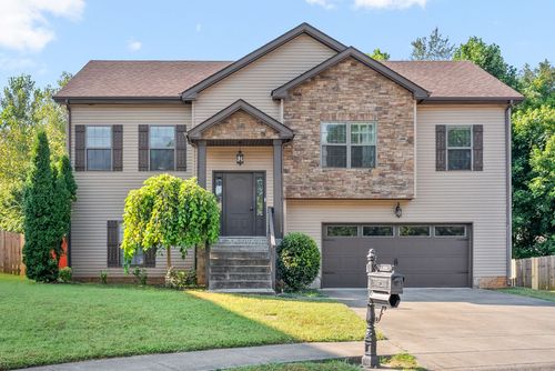 104 Irishman Way, Clarksville, TN, 37042-7984 | Card Image