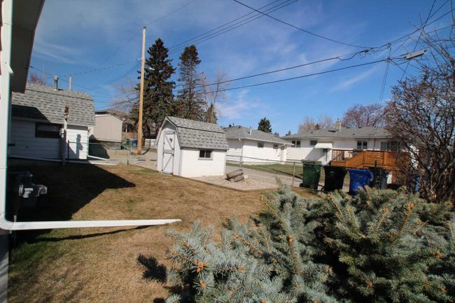 208 Spyhill Road Nw, Home with 3 bedrooms, 2 bathrooms and 2 parking in Calgary AB | Image 39