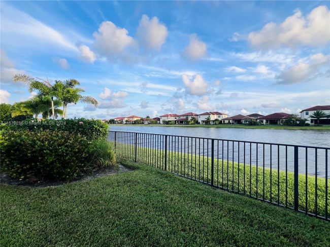12070 - 12070 N Baypoint Cir, House other with 3 bedrooms, 2 bathrooms and null parking in Parkland FL | Image 32