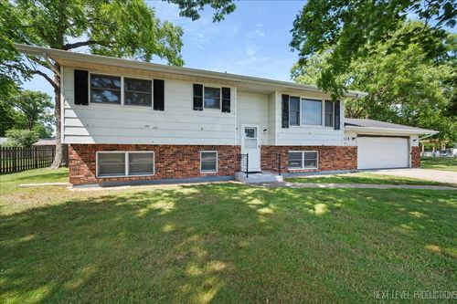 215 E Parker St, Gardner, IL, 60424-6267 | Card Image