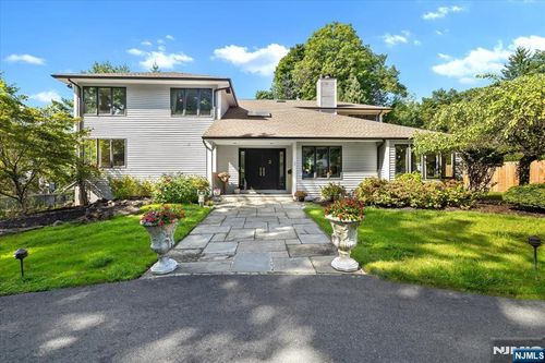 3 Forest Rd, Tenafly, NJ, 07670-2209 | Card Image