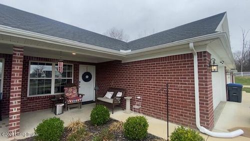 6726 Woods Mill Dr, Louisville, KY, 40272-4588 | Card Image