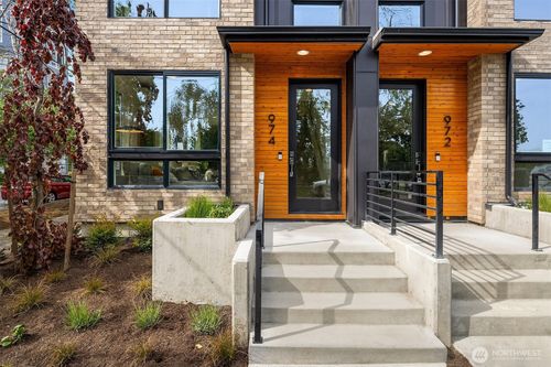 972 Nw 54th St, Seattle, WA, 98107-3647 | Card Image