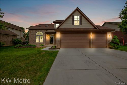 19298 Mitchell St, Rockwood, MI, 48173-9305 | Card Image