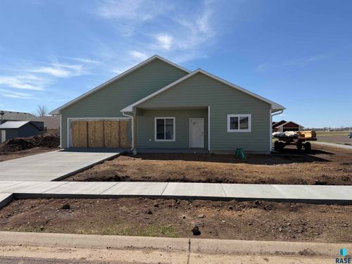 629 Foxtail Dr, Parker, SD, 57053-5619 | Card Image
