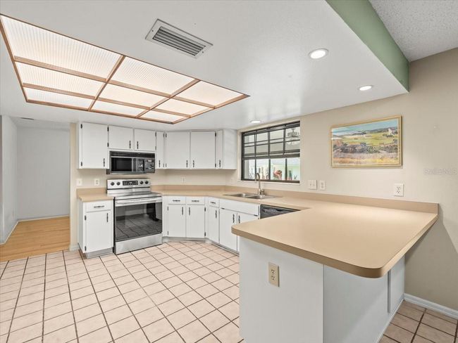 1015 Hastings Ct, House other with 3 bedrooms, 3 bathrooms and null parking in LUTZ FL | Image 7