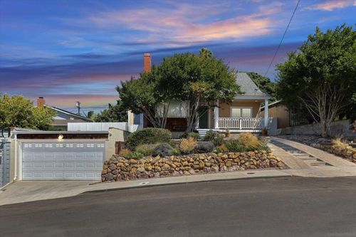 3616 Zola St, San Diego, CA, 92106-1229 | Card Image