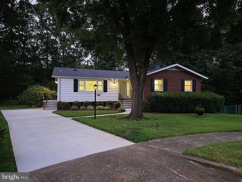 3718 Warwick Cir, Fairfax, VA, 22030-3035 | Card Image