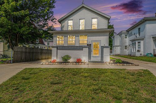 211 Rich St, Ionia, MI, 48846-1727 | Card Image