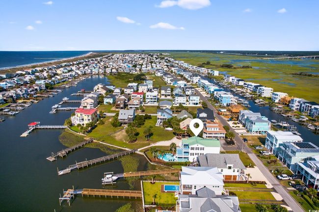 Bird's eye view of a large body of water | Image 40