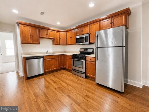 2005 N 17th St, PHILADELPHIA, PA, 19121-2321 | Card Image
