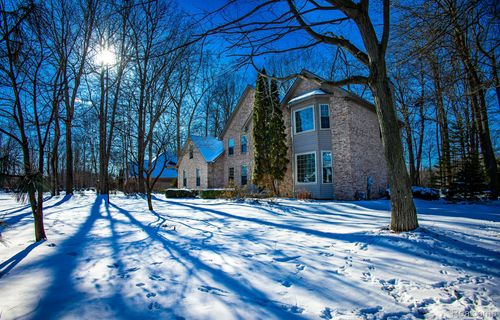 26720 Whispering Willows Dr, New Boston, MI, 48164-9196 | Card Image