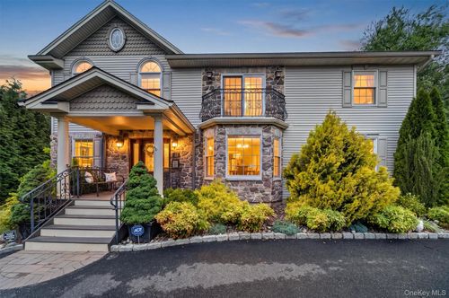 45 Brightwood Ave, Pearl River, NY, 10965-1825 | Card Image