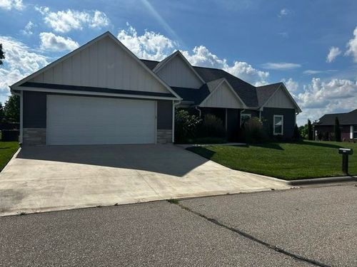 104 Castle Pines Dr, Arkansas City, KS, 67005-6698 | Card Image