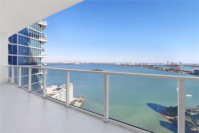 3006 - 2020 N Bayshore Dr, Condo with 2 bedrooms, 2 bathrooms and null parking in Miami FL | Image 2