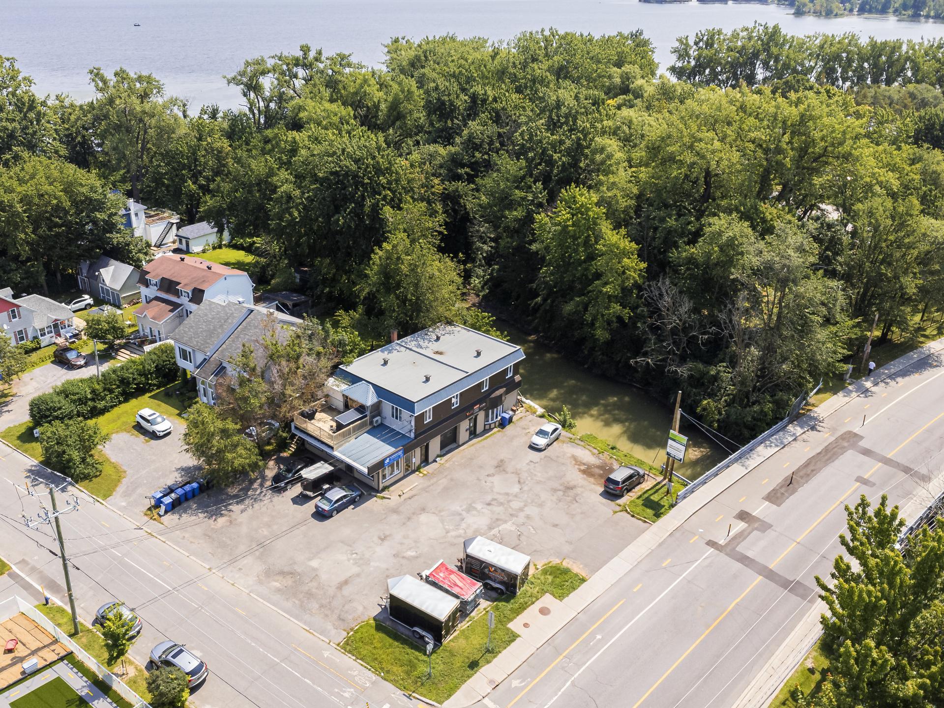 Commercial Sale in Vaudreuil-Dorion