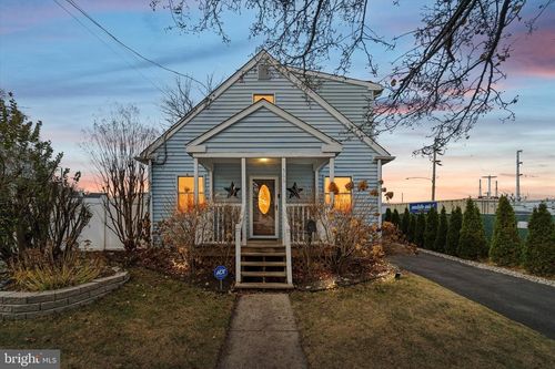 566 Linden St, Bristol, PA, 19007-3507 | Card Image