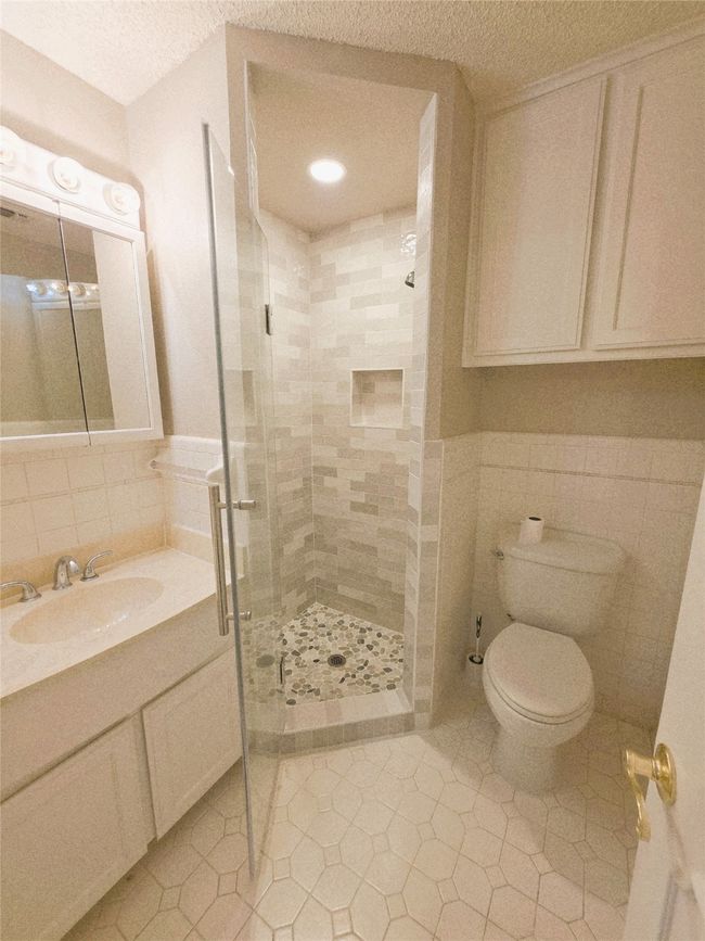Second bath with new standing shower | Image 24