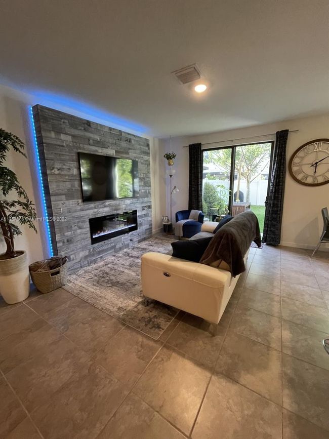 0 - 3409 W 104th Ter, Condo with 4 bedrooms, 3 bathrooms and null parking in Hialeah FL | Image 4
