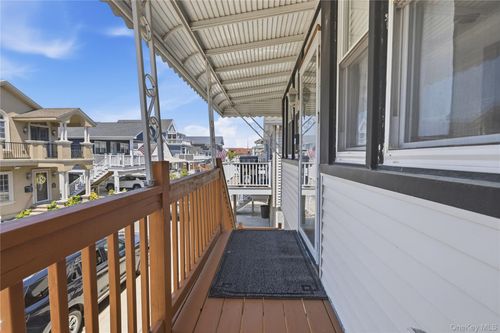 90 Oregon St, Long Beach, NY, 11561-1528 | Card Image