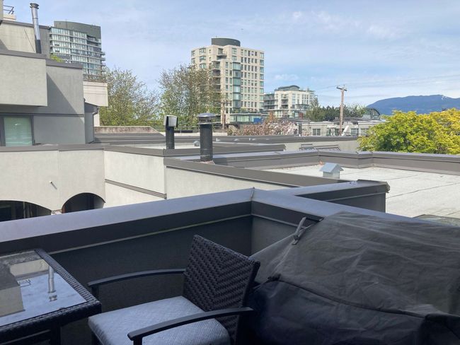 1352 W 7 Th Avenue, Townhouse with 2 bedrooms, 0 bathrooms and 1 parking in Vancouver BC | Image 1