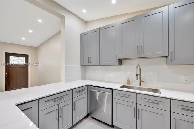 3480 Sw 20 Th St, House other with 3 bedrooms, 2 bathrooms and null parking in Fort Lauderdale FL | Image 10