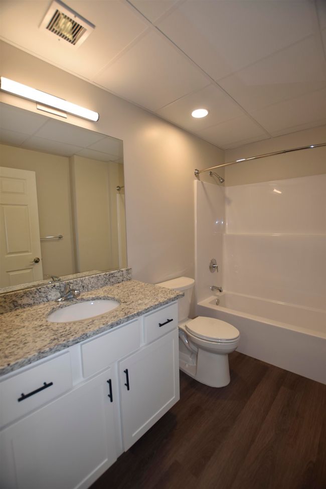 301 - 217 Rockingham Rd, Condo with 2 bedrooms, 2 bathrooms and null parking in Londonderry NH | Image 8