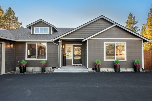 53845 Pine Grove Rd, La Pine, OR, 97739-9200 | Card Image