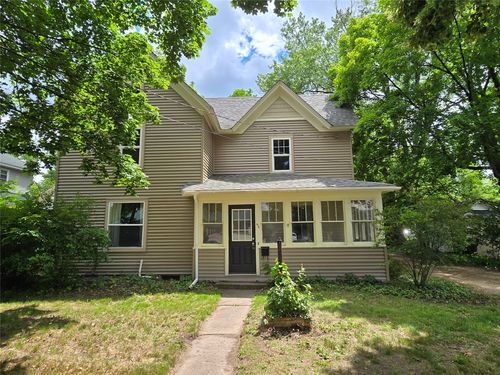 914 6th Avenue E, Menomonie, WI, 54751 | Card Image
