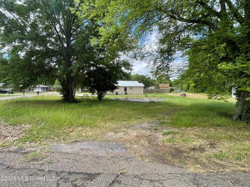 661 E Chatham Dr, Greenville, MS, 38701 | Card Image