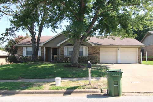 745 Spring Valley Dr, Hurst, TX, 76054-2311 | Card Image