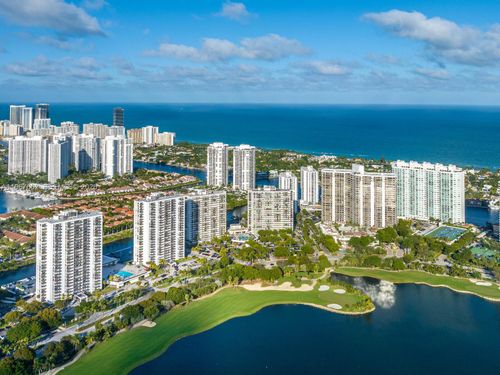 apt-634-20505 E Country Club Dr, Aventura, FL, 33180-3038 | Card Image